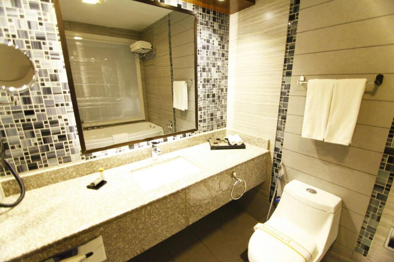 Hotel Dgates Lahore Extérieur photo