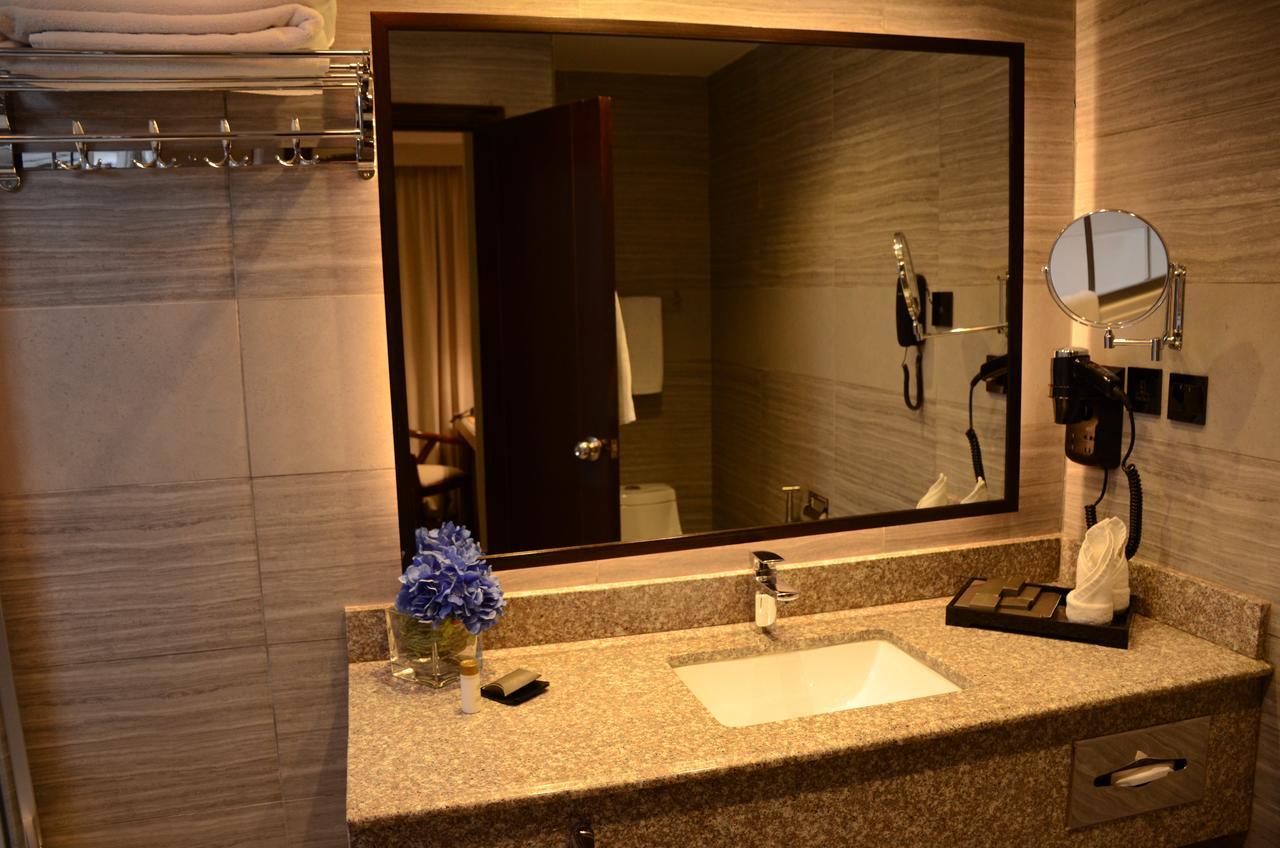 Hotel Dgates Lahore Extérieur photo